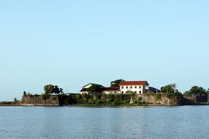 Batticaloa Dutch Fort and Lagoon