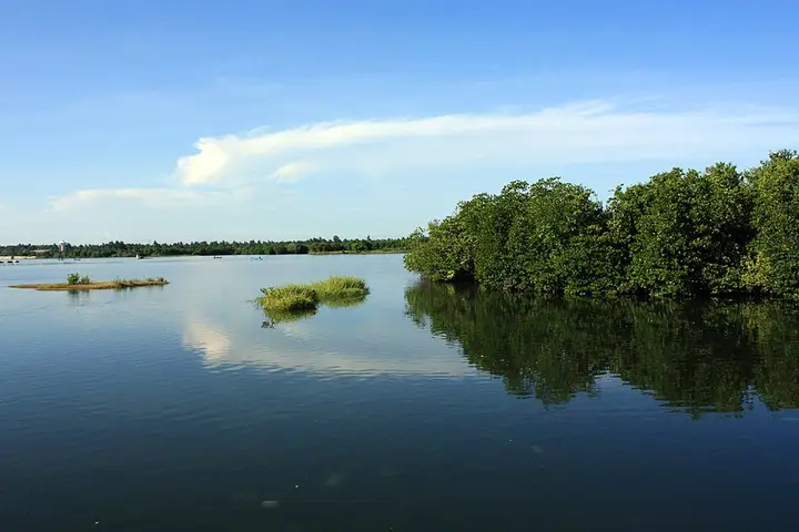 Valaichchenai Lagoon and Fishing Harbour