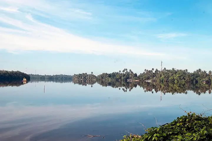 Bentota River Boat Trip and Beach