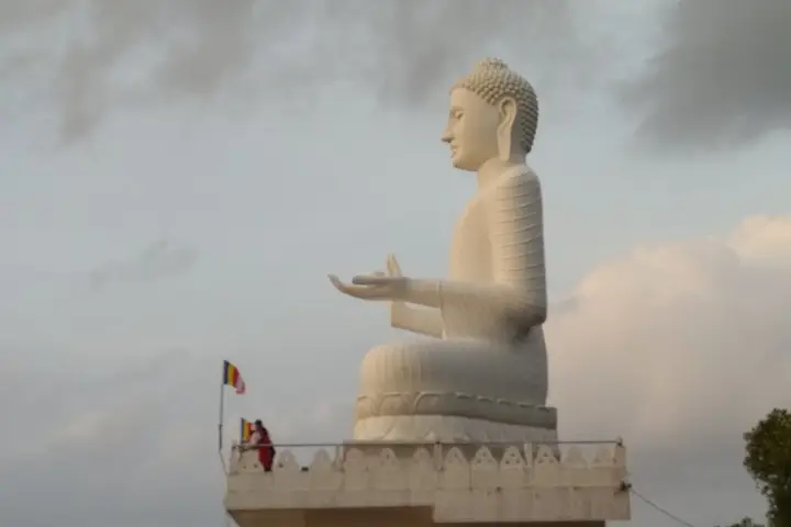 Kande Vihara giant seated Buddha