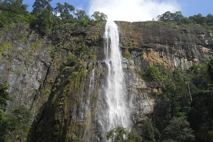 Diyaluma Falls
