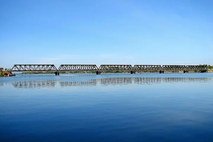 Kallady Bridge and the Singing Fish