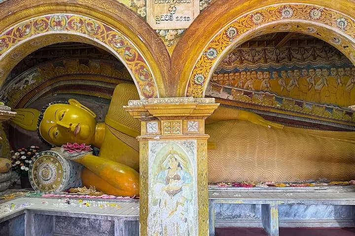 Лодка по лагуне Ратгама и храм Кумараканда