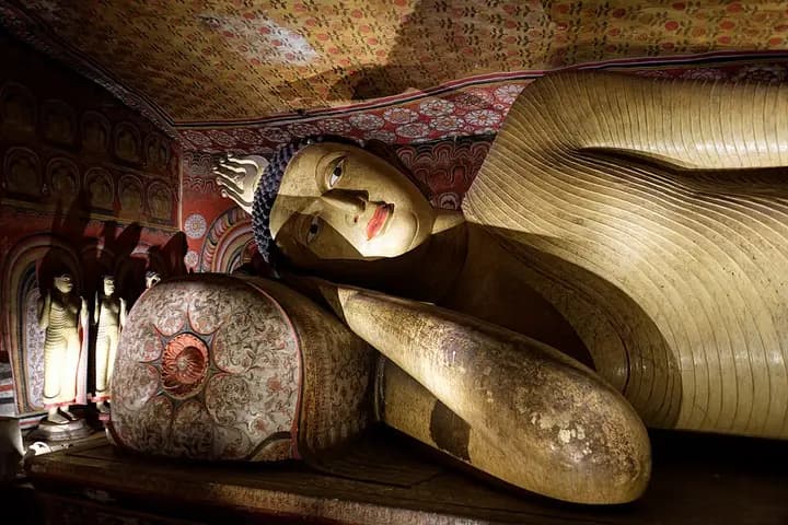 Пещерный храм Дамбуллы (Рангири Дамбулла)