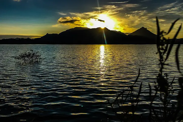 帕拉克拉玛海水库日落 (Parakrama Samudra)